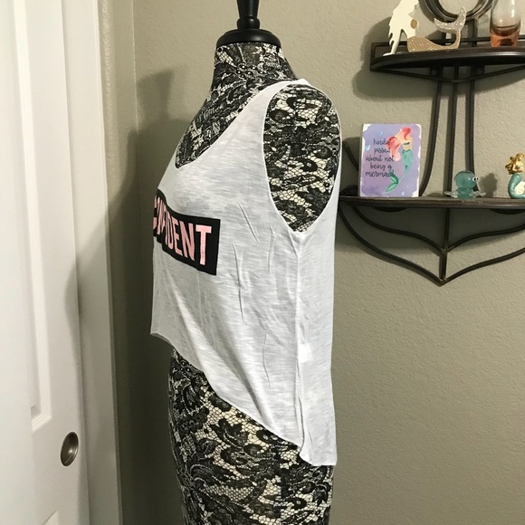 ⚡️5/$15 High-low Confident Tank Top - Picture 4 of 5